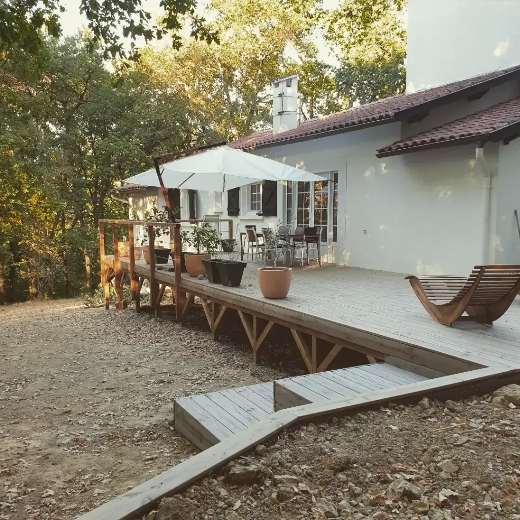 Terrasse bois, Montastruc, pilotis, charpente bois, aménagement extérieur, bobois, extérieur bois, terrassement